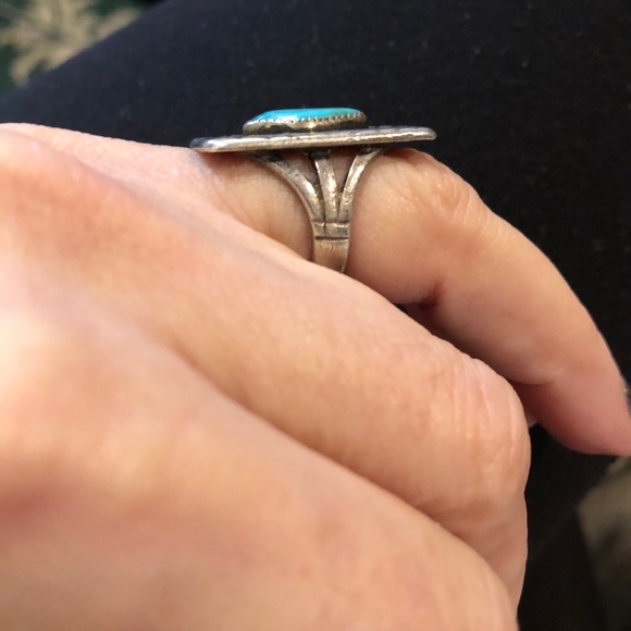 Vintage Navajo Turquoise Silver Ring - Picture 2 of 4